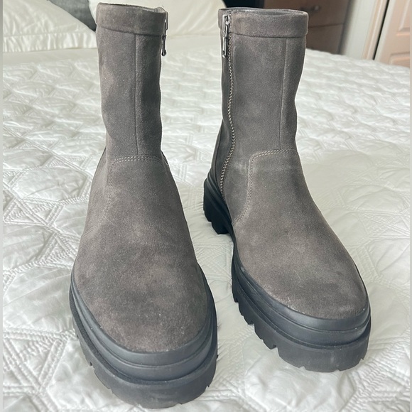VINCE - Mens Boots - Almost New - Picture 1 of 3